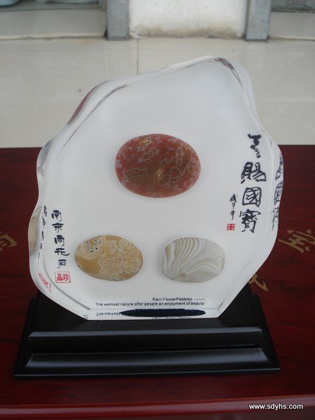 精美的雨花石工艺品